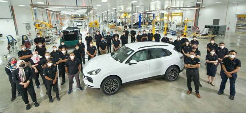 Концерн Porsche впервые начал производство…
