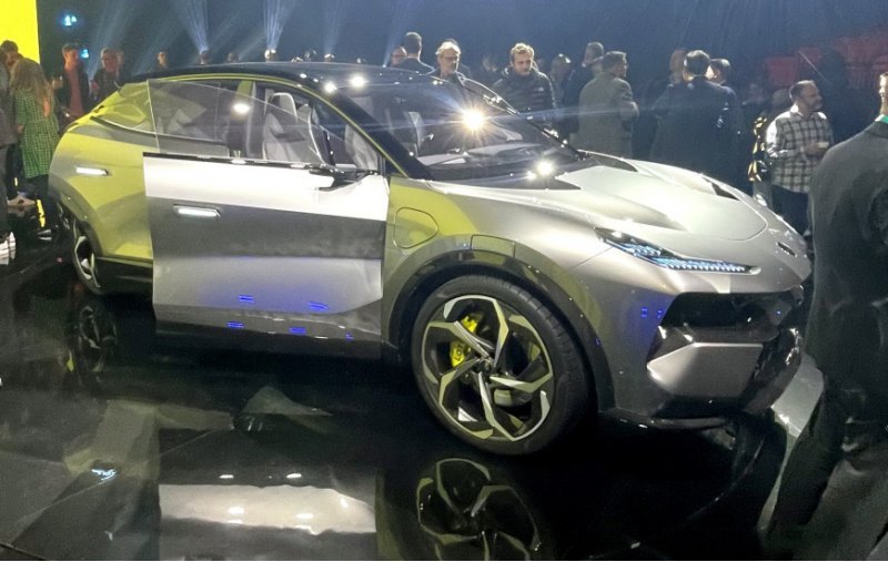 Это довольно габаритный кроссовер с длиной в 5103…
