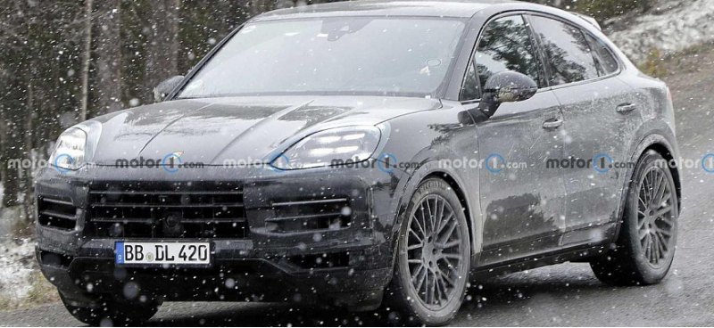 Компания Porsche тестирует обновленные кроссоверы…