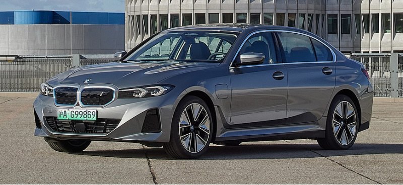 Компания BMW представила новый удлиненный…