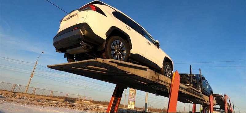 Жители РФ стали массово скупать новые автомобили…