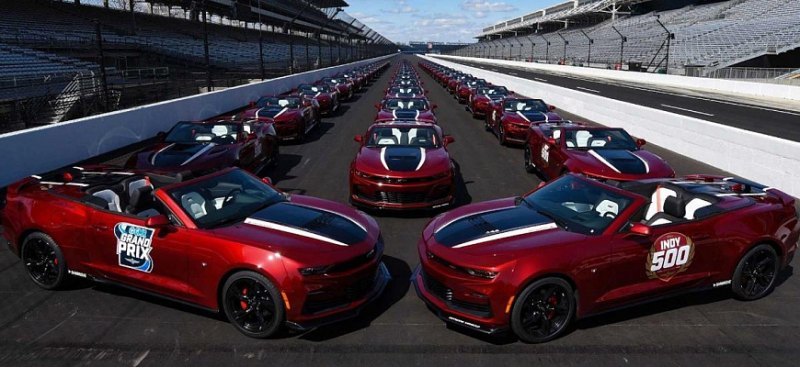 Chevy демонстрирует парк кабриолетов Camaro для…