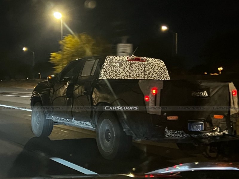 Предыдущие шпионские фотографии показали, что…