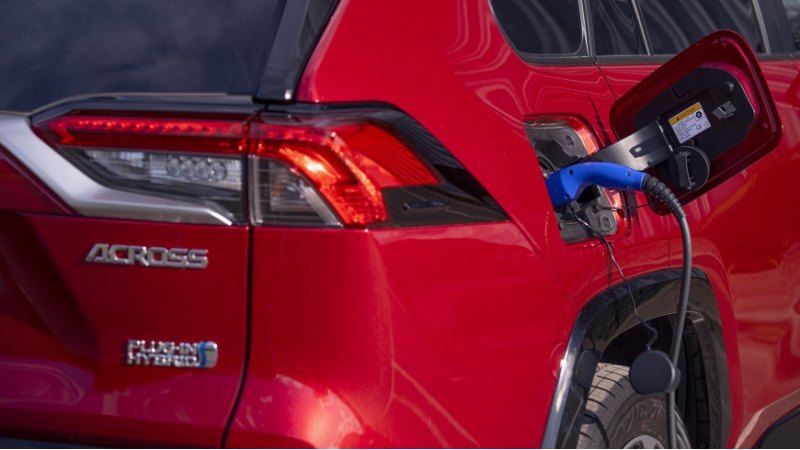 Suzuki Across доступен с той же подключаемой…