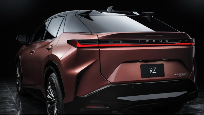 Lexus RZ450e уже доступен для…