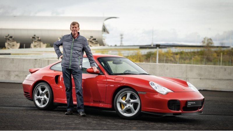 Шло время, Porsche продолжал развивать 911 Turbo…