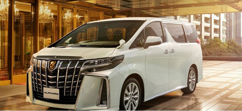 Вэн Toyota Alphard получил специальную «золотую»…