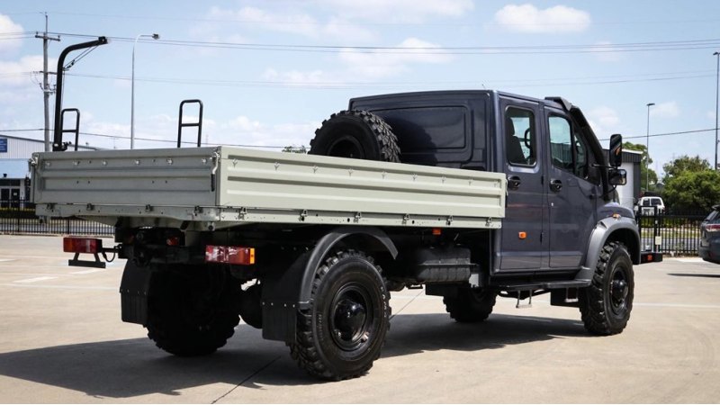 Оснащается автомобиль 149-сильным дизелем…