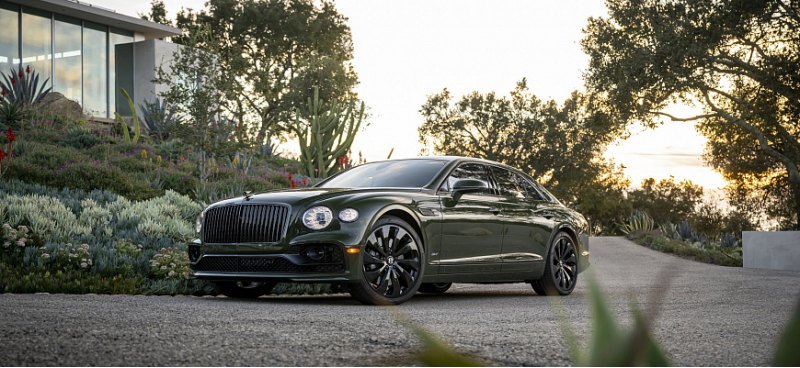 Гибридный седан Flying Spur стал самым…