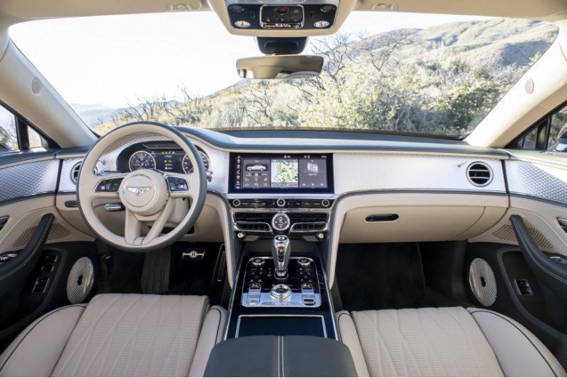 Flying Spur также предлагает впечатляющую…