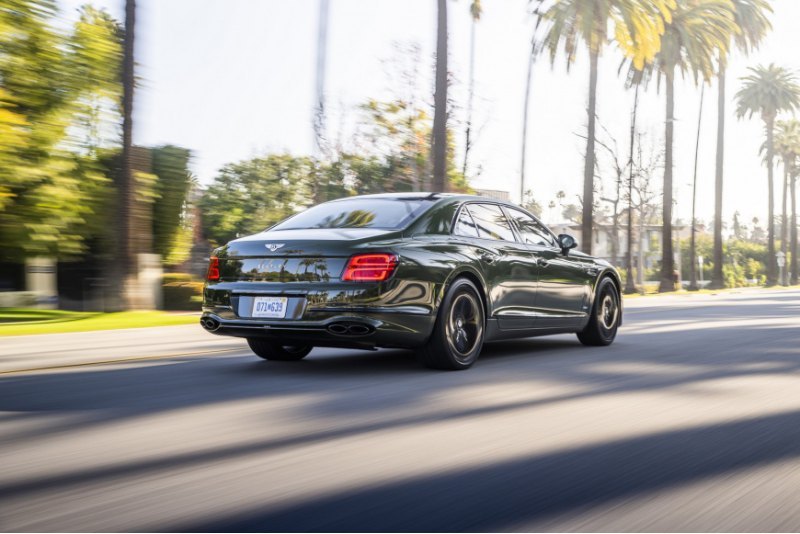 Bentley Flying Spur Hybrid уже доступен для…