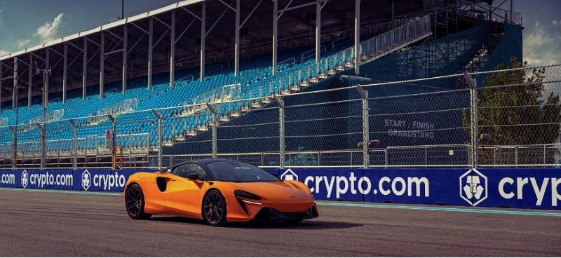 Бразильский автогонщик Бруно Сенна берет McLaren…