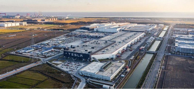 Компания Tesla в мае приостановила большую часть…