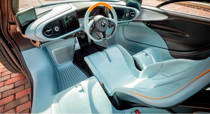 McLaren Speedtail оснащен 4,0-литровым двигателем…