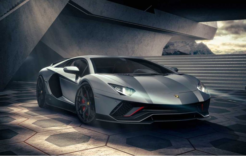 Самым современным стал Lamborghini Aventador…
