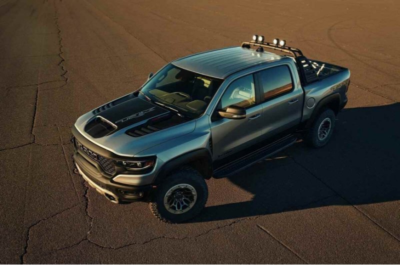 С 702-сильным Hellcat V8 под капотом, Ram TRX…