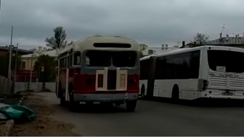 Чтобы отреставрировать автобус, пришлось…