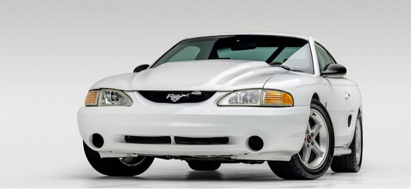 Один из 250 Mustang SVT Cobra R стал лотом…