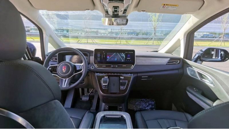 В интерьере нового Hongqi HM9 располагаются…