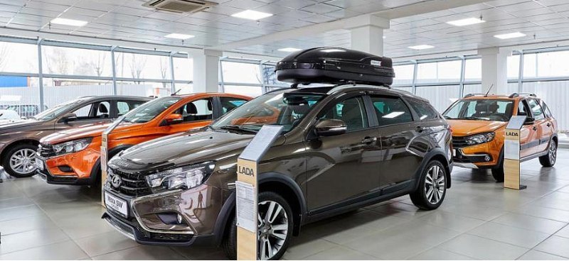 При дефиците машин дилеры LADA в РФ зарабатывают…