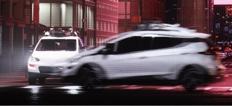 Беспилотник GM заблокировал пожарную машину в…