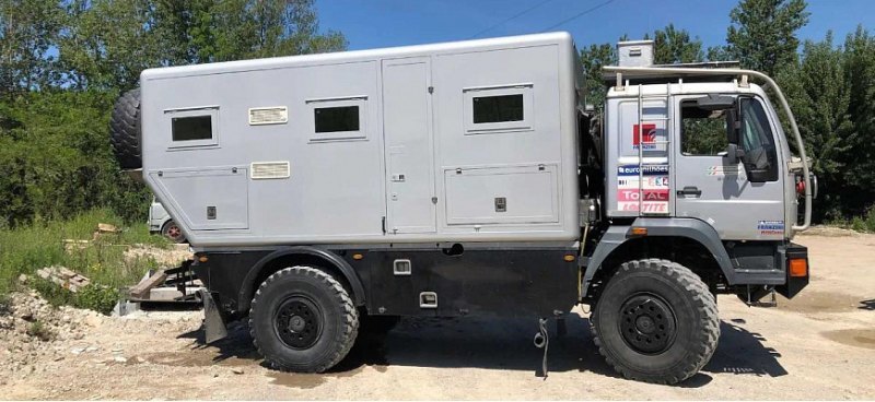 Из старого служебного грузовика Dakar сделали…