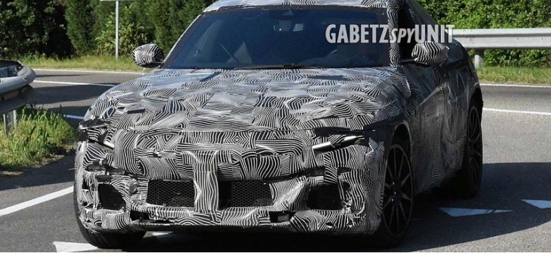 В Сети появились снимки кроссовера Ferrari…