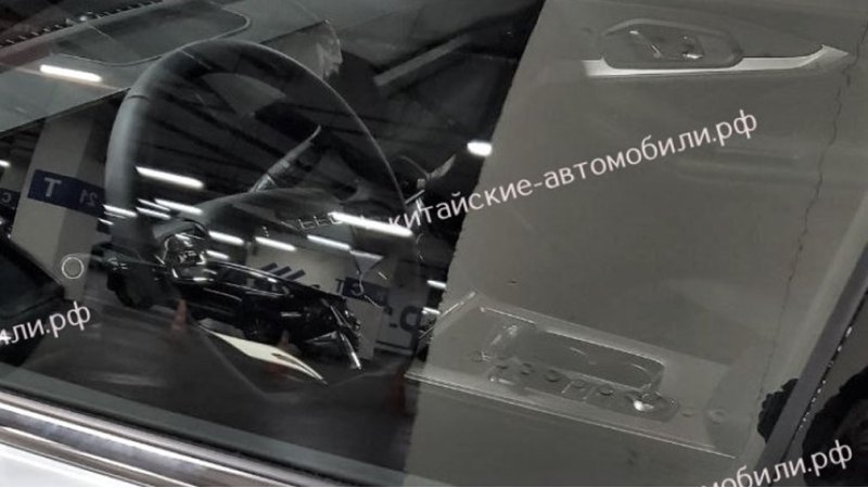 Зато справа красуется шильдик AWD. На домашнем…