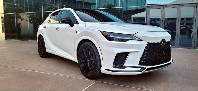Компания LEXUS представила кроссовер LEXUS RX…