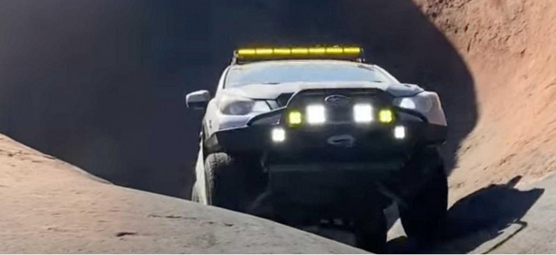 В этом видео, кроссовер Subaru Crosstrek без…