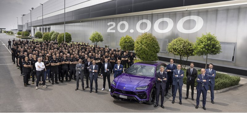 Компания Lamborghini построила 20-тысячный…