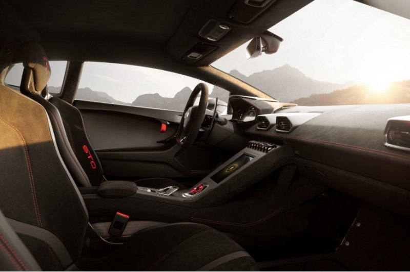 Кроме того, установлена система глушителя Novitec…