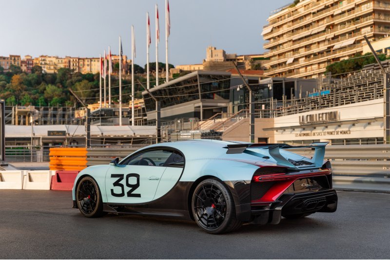 Наряду с Chiron Pur Sport Grand Prix Bugatti…