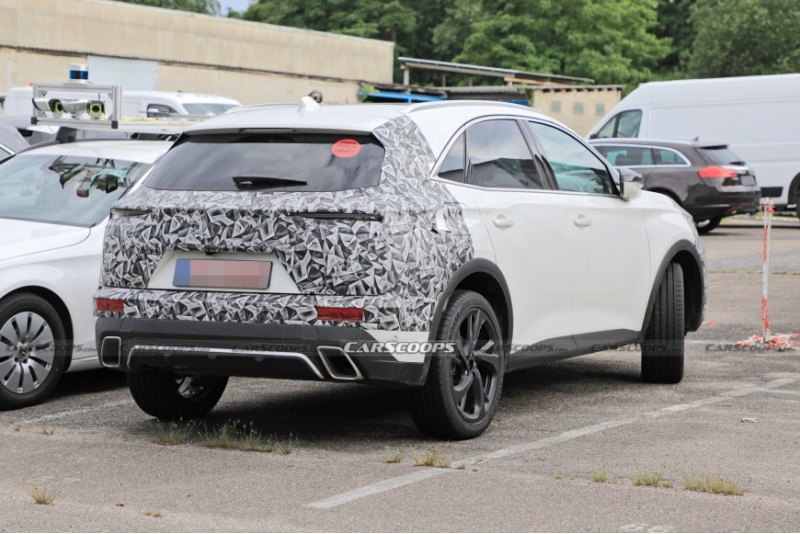 DS 7 Crossback является более роскошным братом…