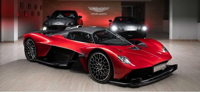 Гиперкар Aston Martin Valkyrie Pro смог эффектно…
