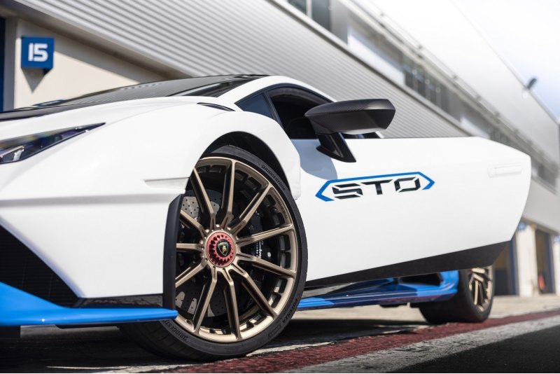 Чтобы решить эту проблему, Lamborghini свяжется с…