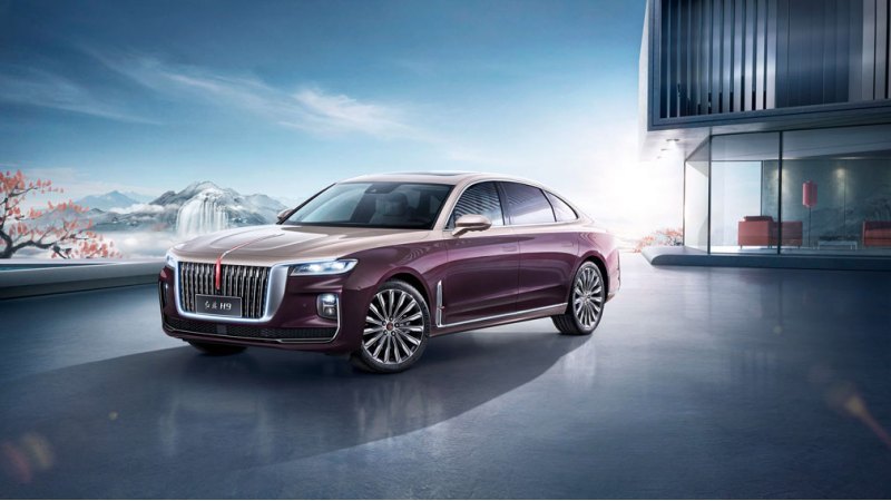 Второй седан - Hongqi H7 - крупнее первого, его…