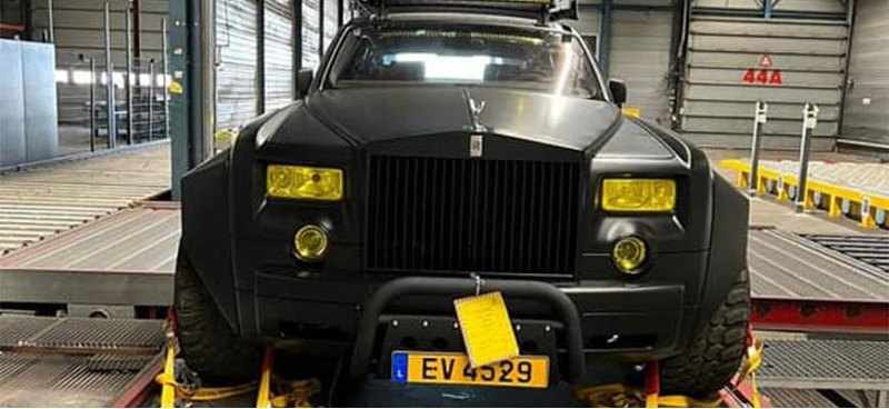 Лимузин Rolls-Royce превратили в шестиколесный…