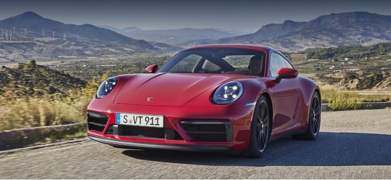 Porsche 911 GTS звучит круто, несясь по автобану…
