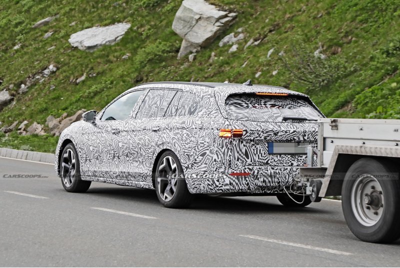 В отличие от VW Passat следующего поколения,…