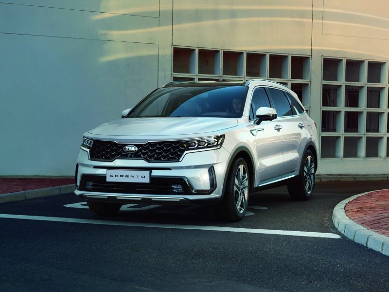 Полноприводный Kia Sorento в России стоит минимум…