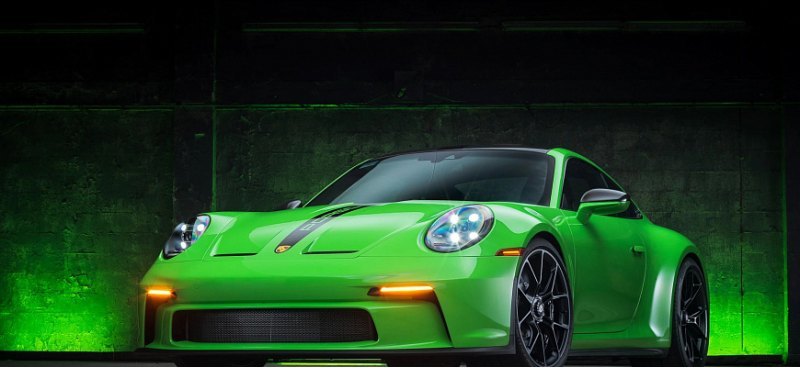 Ярко-зеленый Porsche 911 GT3 Touring 2022 года…
