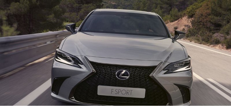 Компания LEXUS представила обновленный седан…