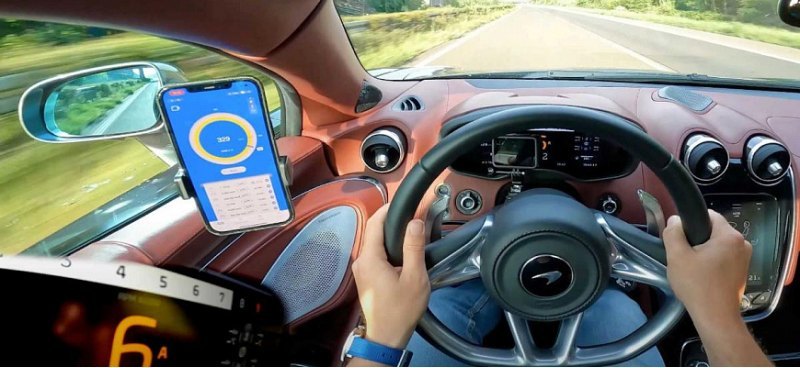 McLaren GT грозно рычит на скорости более 321 км/ч