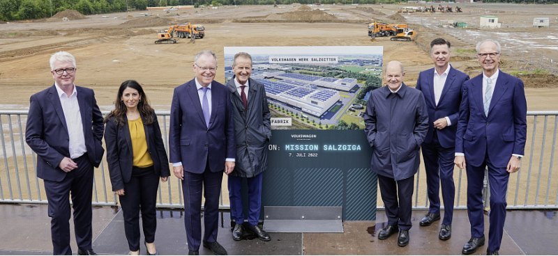 Компания Volkswagen открывает первый завод по…