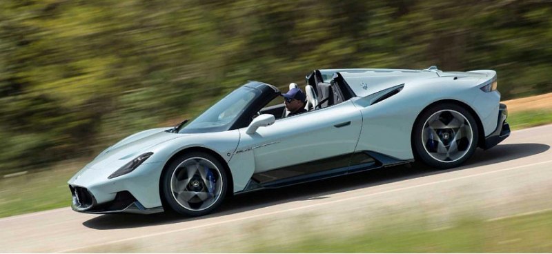 Смотрите, как 630-сильный Maserati MC20…