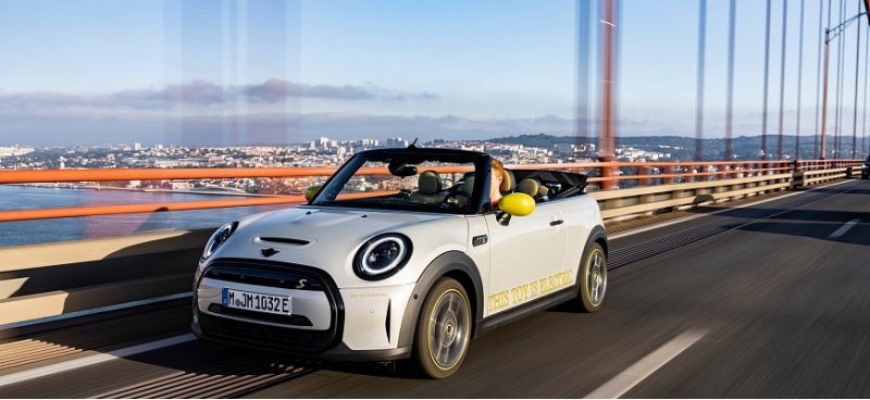 Компания MINI представила новый электрический…