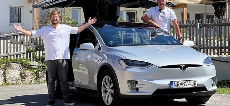 В Сети рассказали о поведении электромобиля Tesla…
