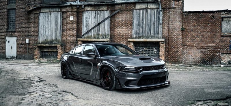 Немецкий тюнер построил очень широкий Dodge…