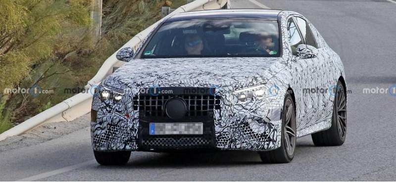 На тестах замечен гибридный седан Mercedes-AMG E…
